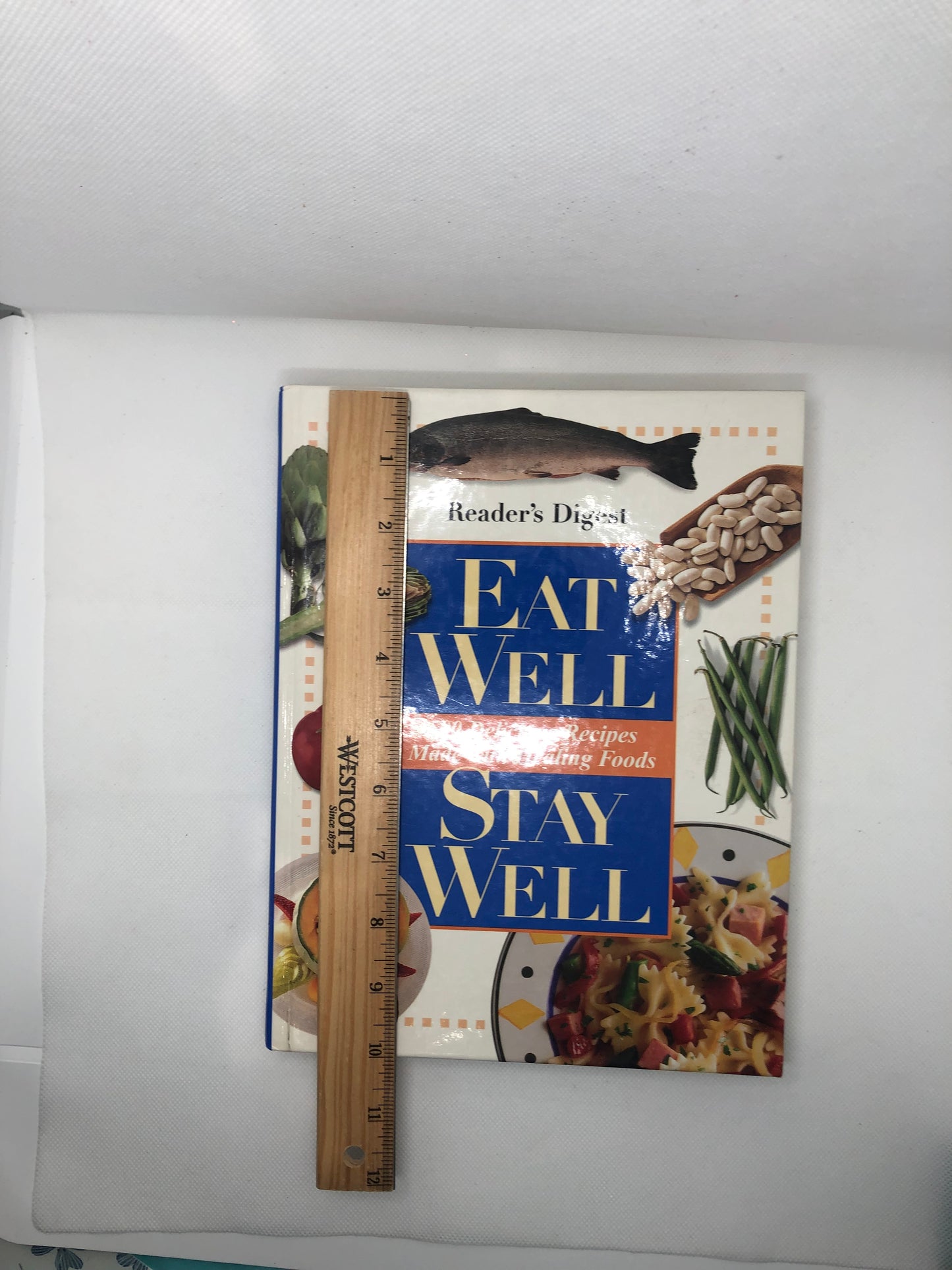 Reader's Digest - Eat Well Stay Well (in hardcover)