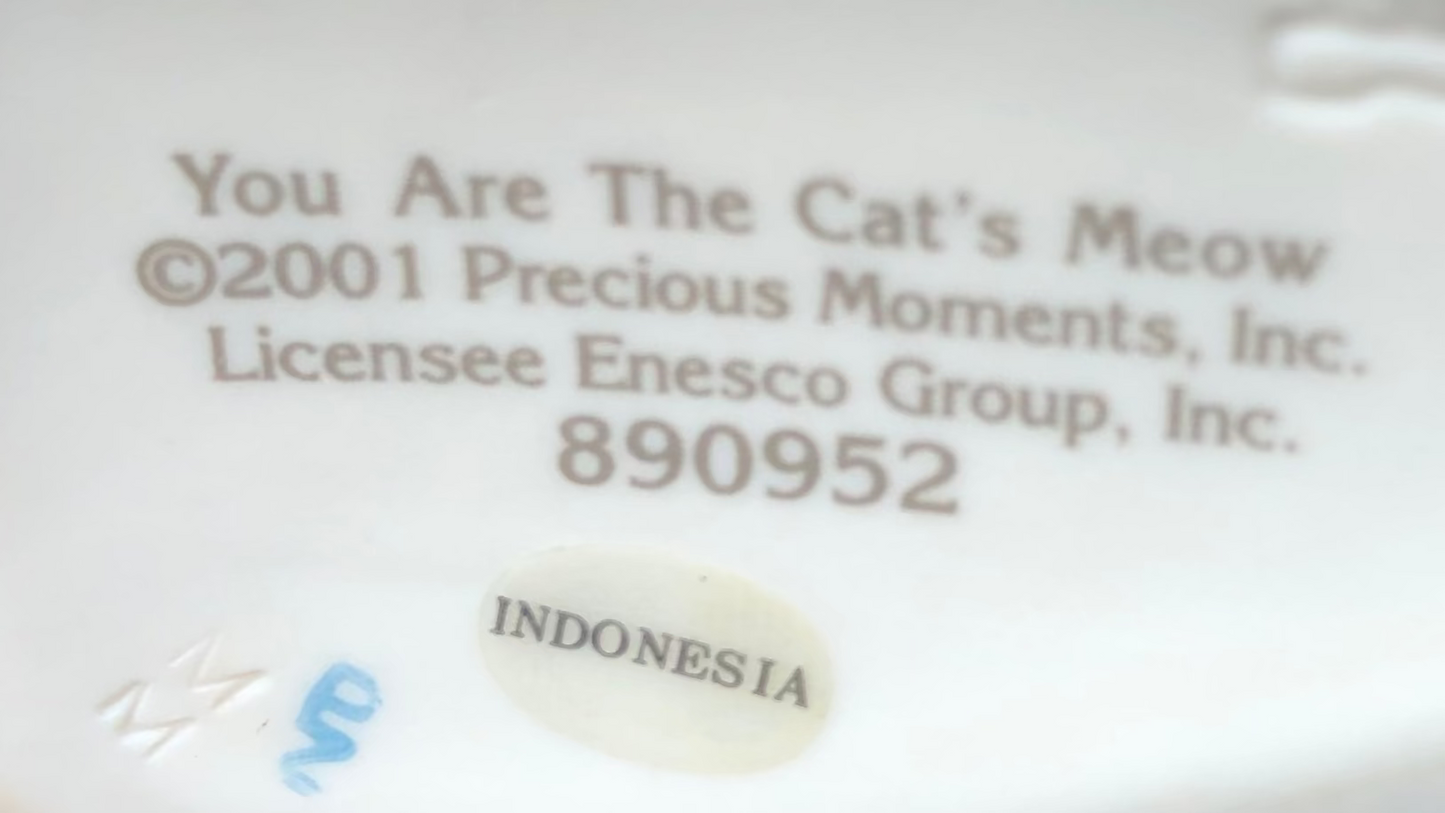 “You Are the Cat’s Meow” figurine. Made in 2001 by Precious Moments Inc / Enesco Group Inc (No. 890952)