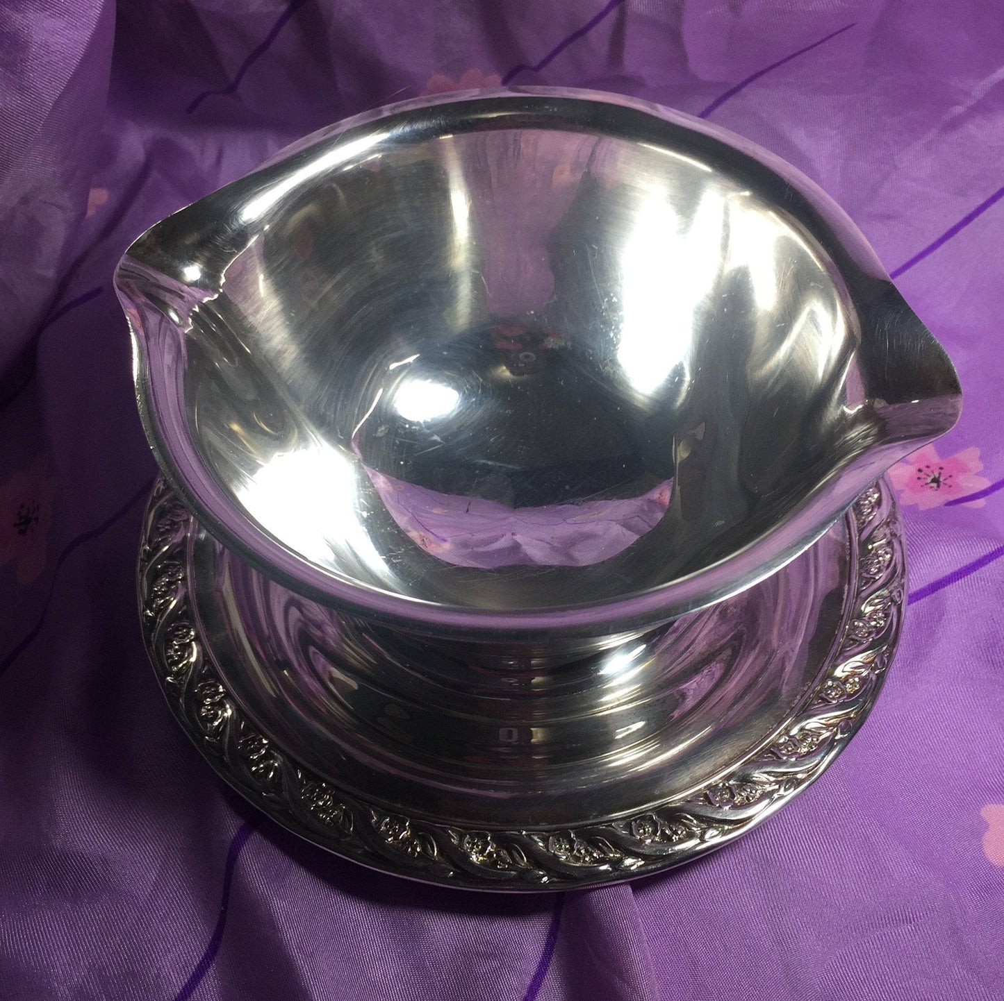 WM Rogers Spring Flower Silver plate Gravy Boat