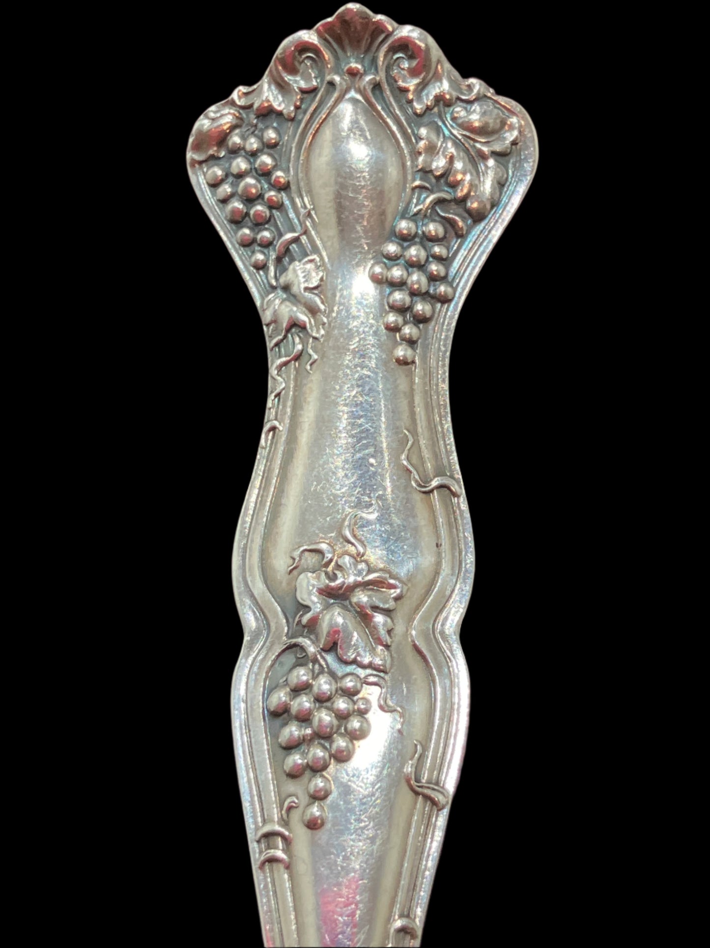 1847 Rogers Bros Grape Pattern Jelly/ Pastry Server Grape Bunches, Leaves, and Vines