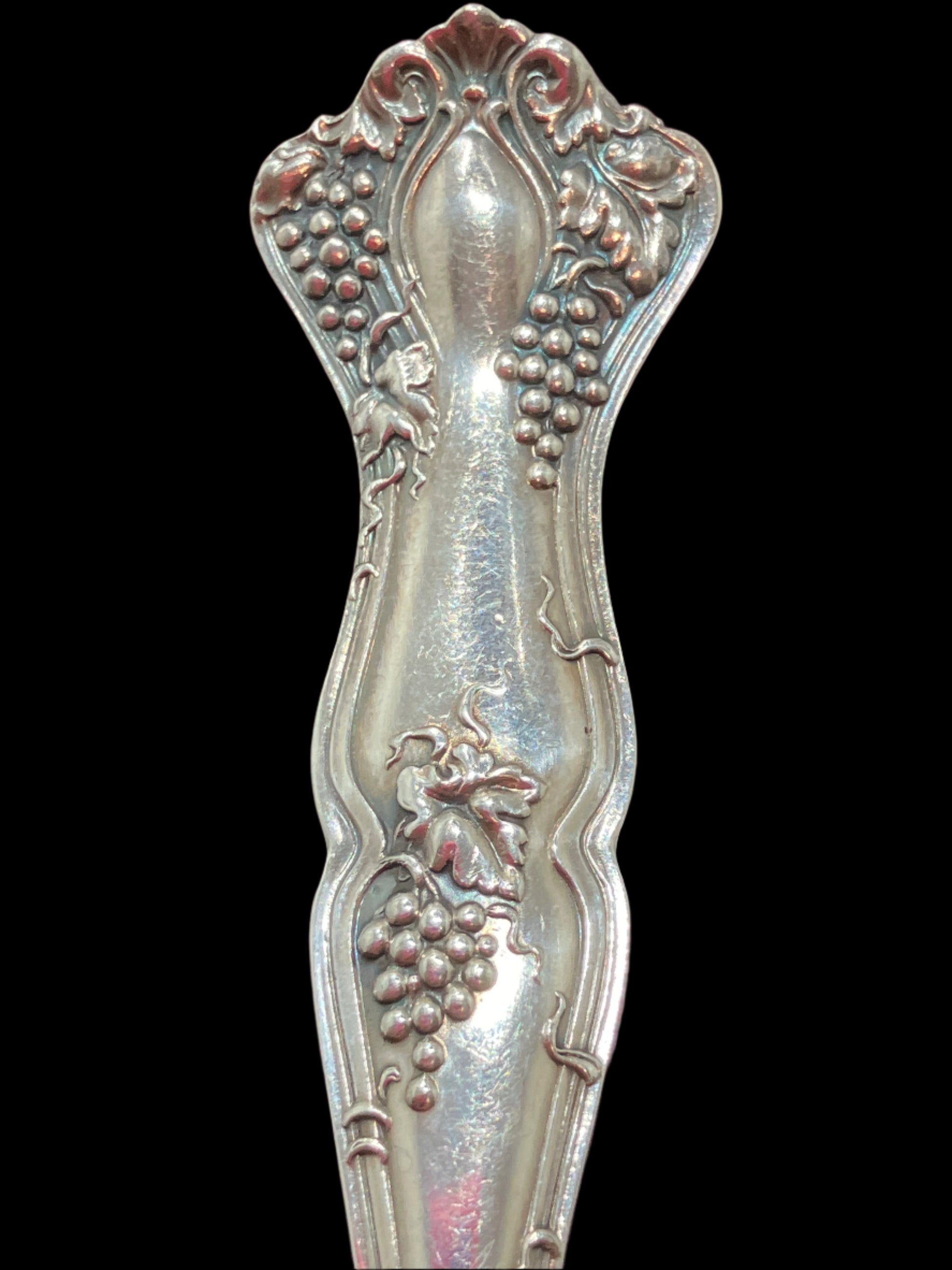 1847 Rogers Bros Grape Pattern Jelly/ Pastry Server Grape Bunches, Leaves, and Vines