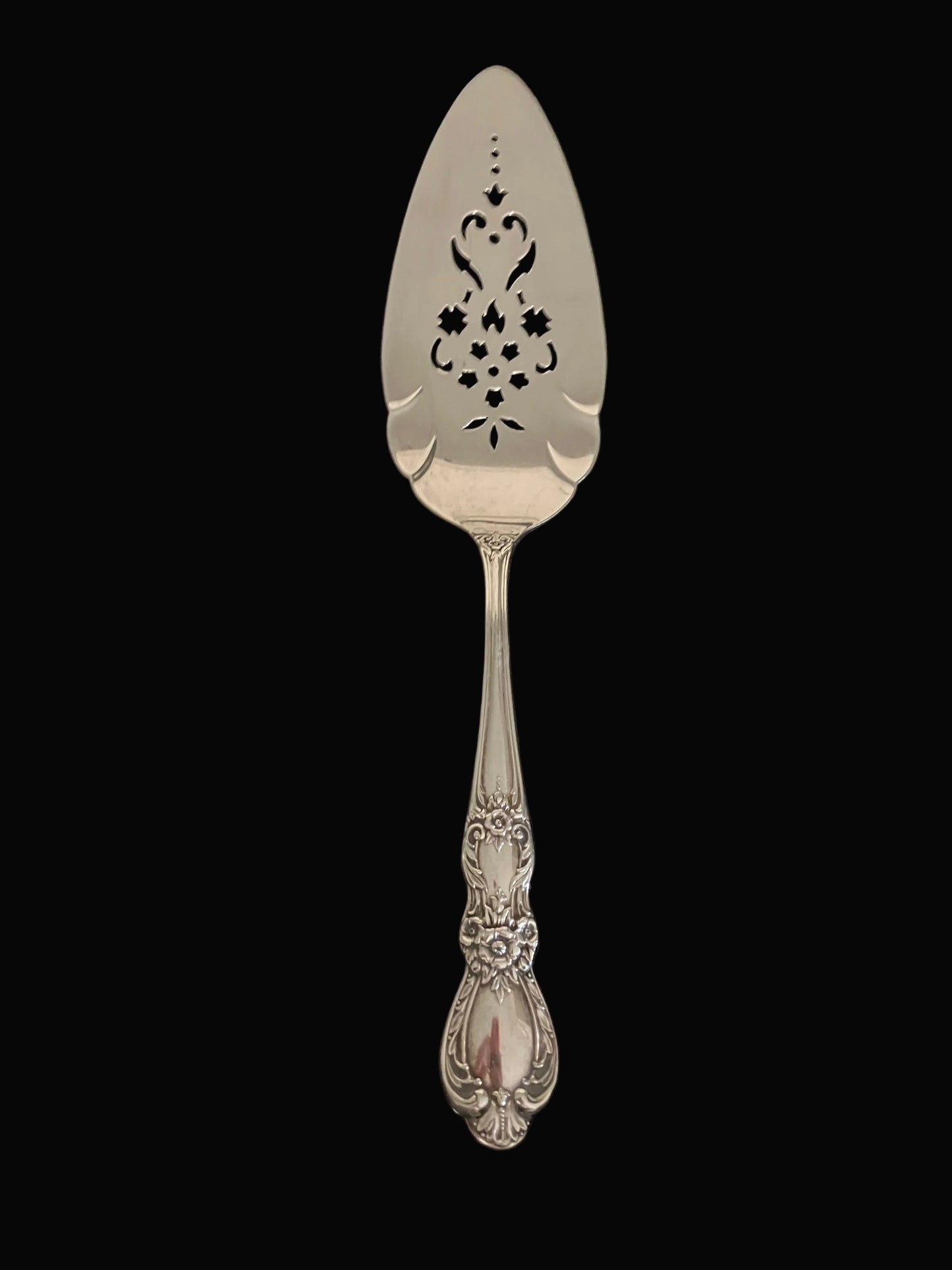 vintage silverplate pie server in the Heritage pattern by 1847 Rogers Bros