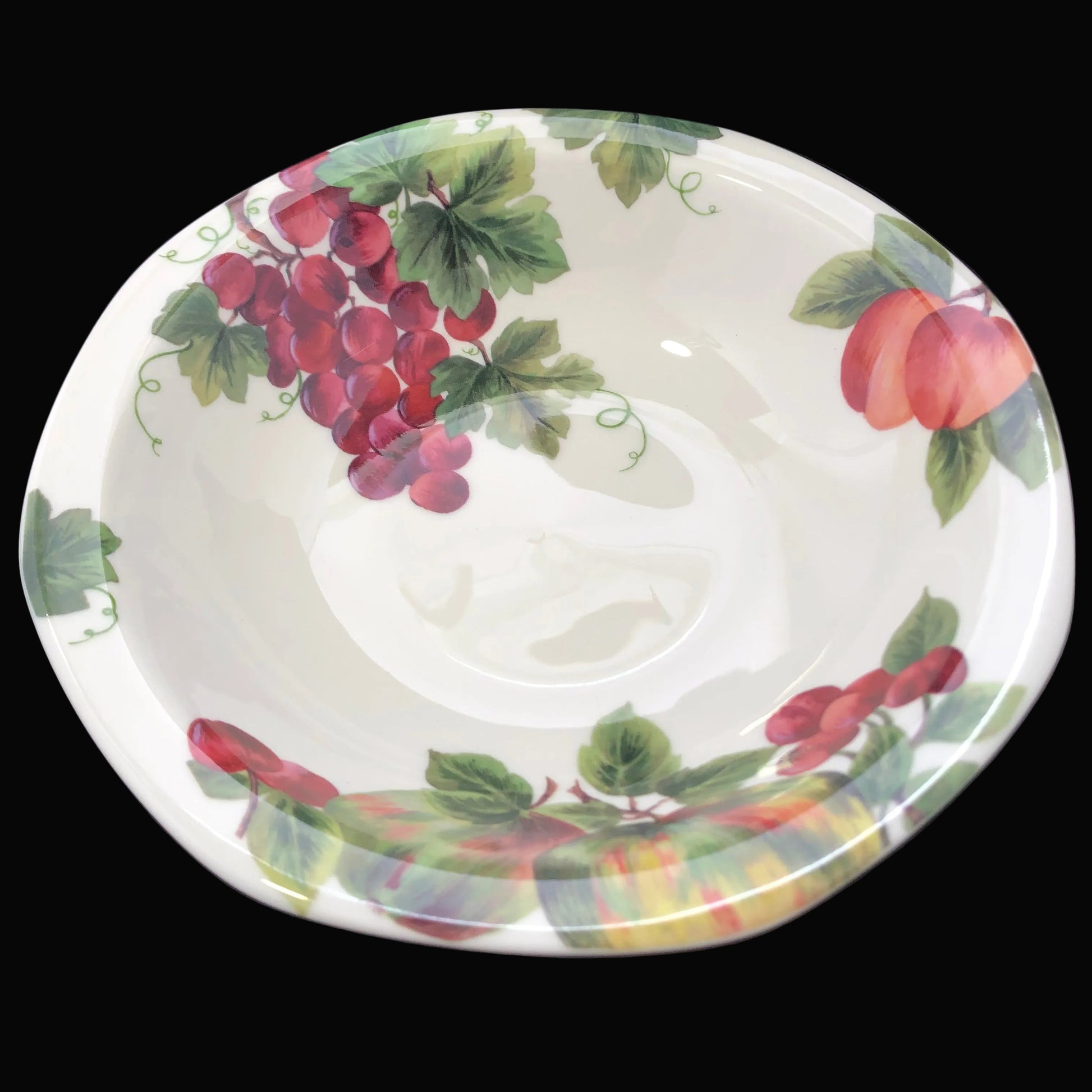 Royal Doulton “Vintage Grape” pattern bowl. Made in England in 1994. Interior view
