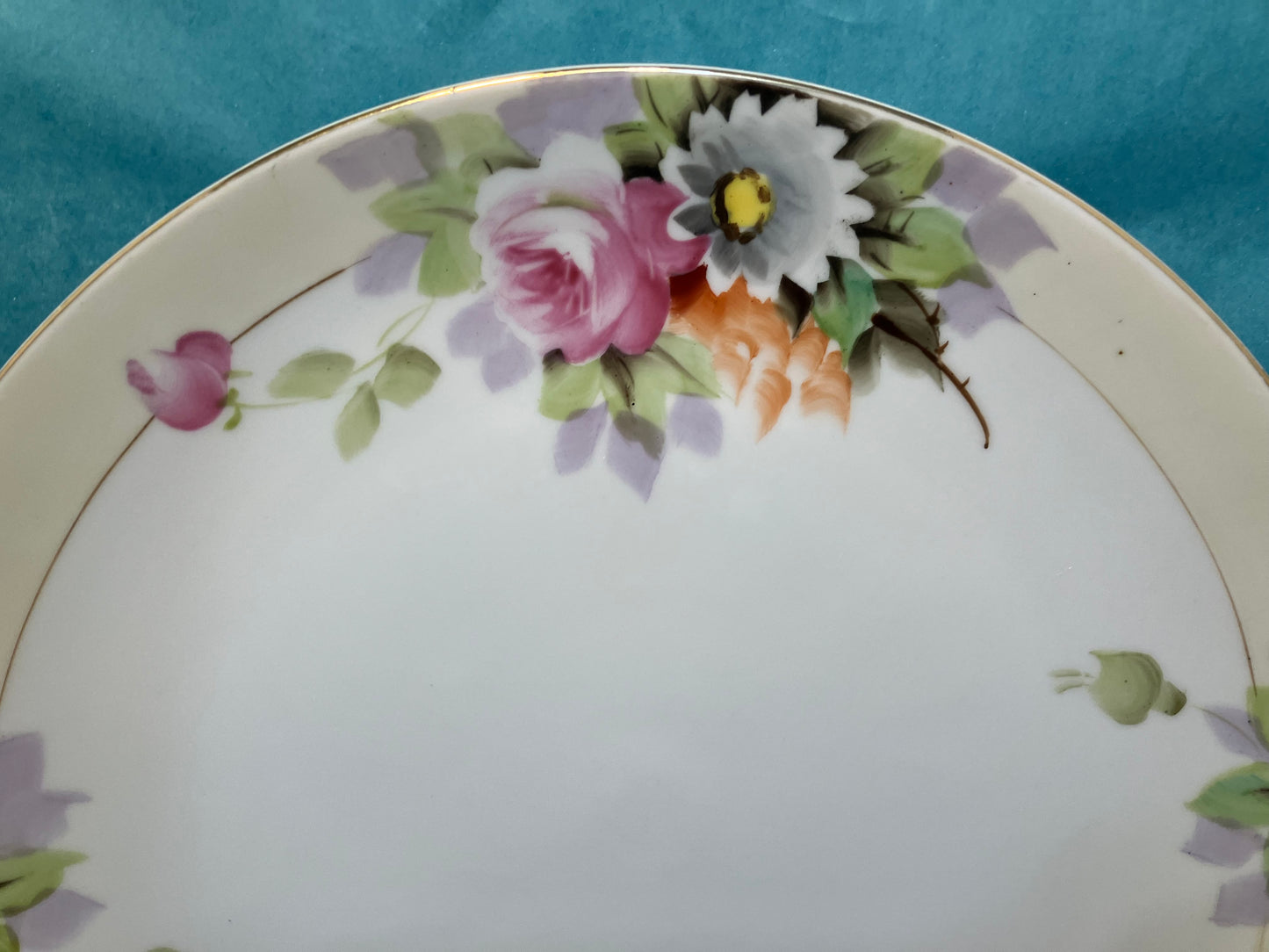 Decorative plate with floral design 
