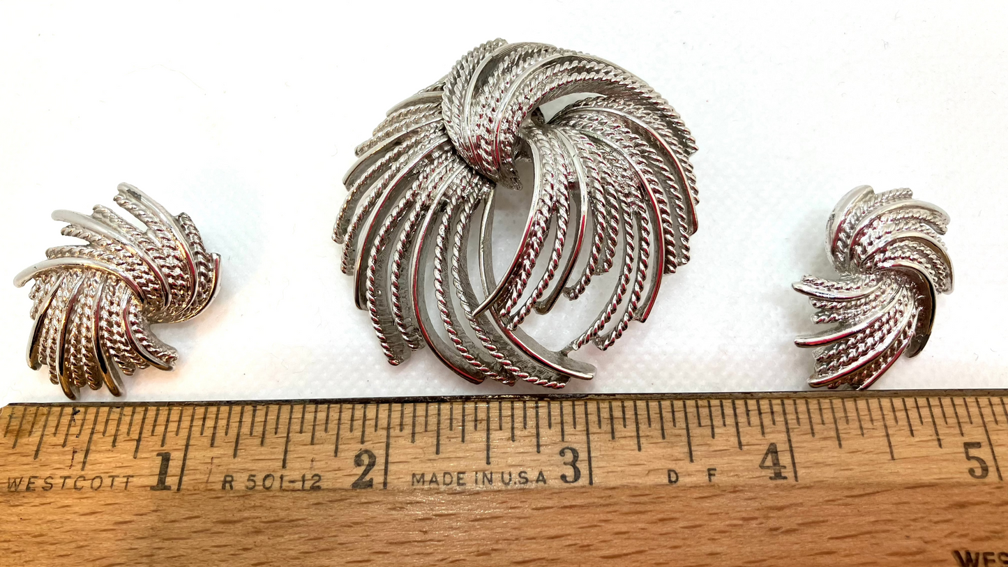 Mid Century Monet Brooch Pin and Clip Earrings Size