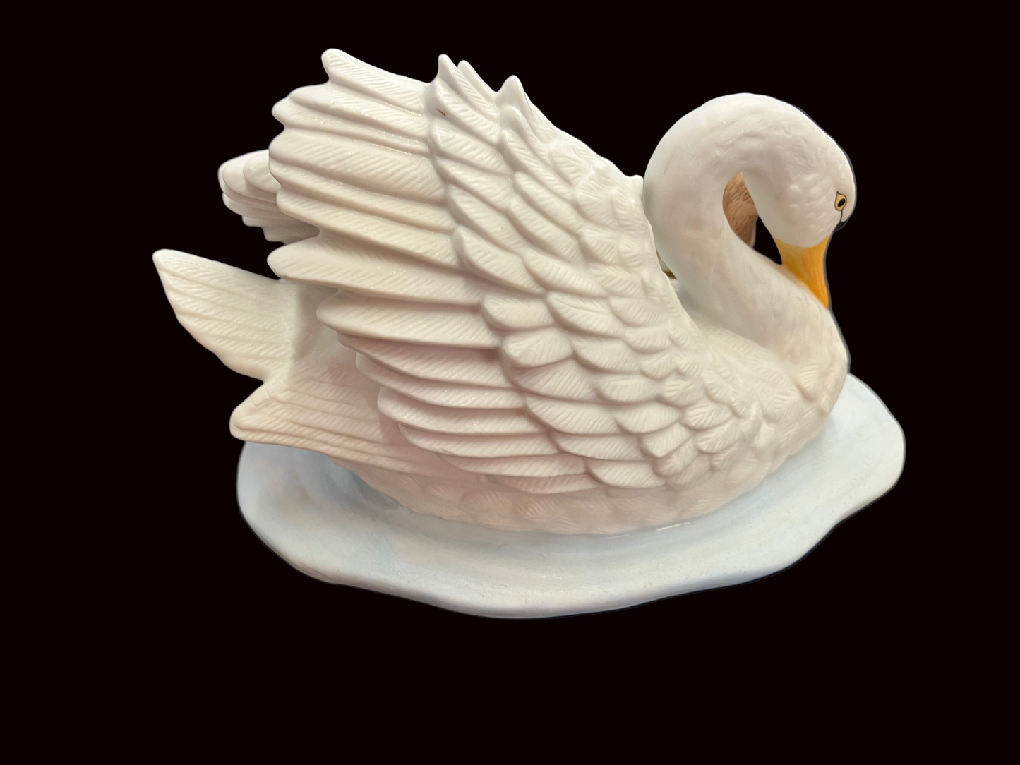 Porcelain figurine of elegant mother swan and young 