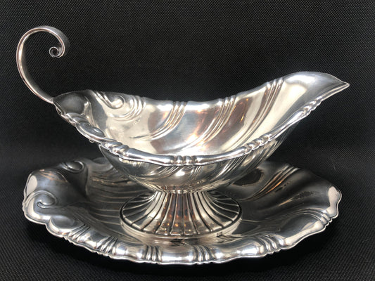 Roger Brothers Neptune Gravy Boat and Tray Full View