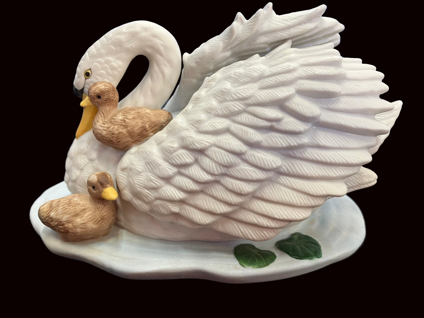 Vintage HOMCO swan figurine sold by Home Interiors 