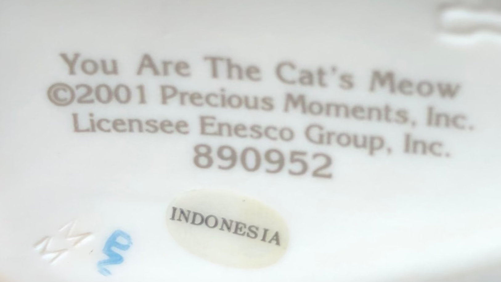 “You Are the Cat’s Meow” figurine. Made in 2001 by Precious Moments Inc / Enesco Group Inc (No. 890952) 