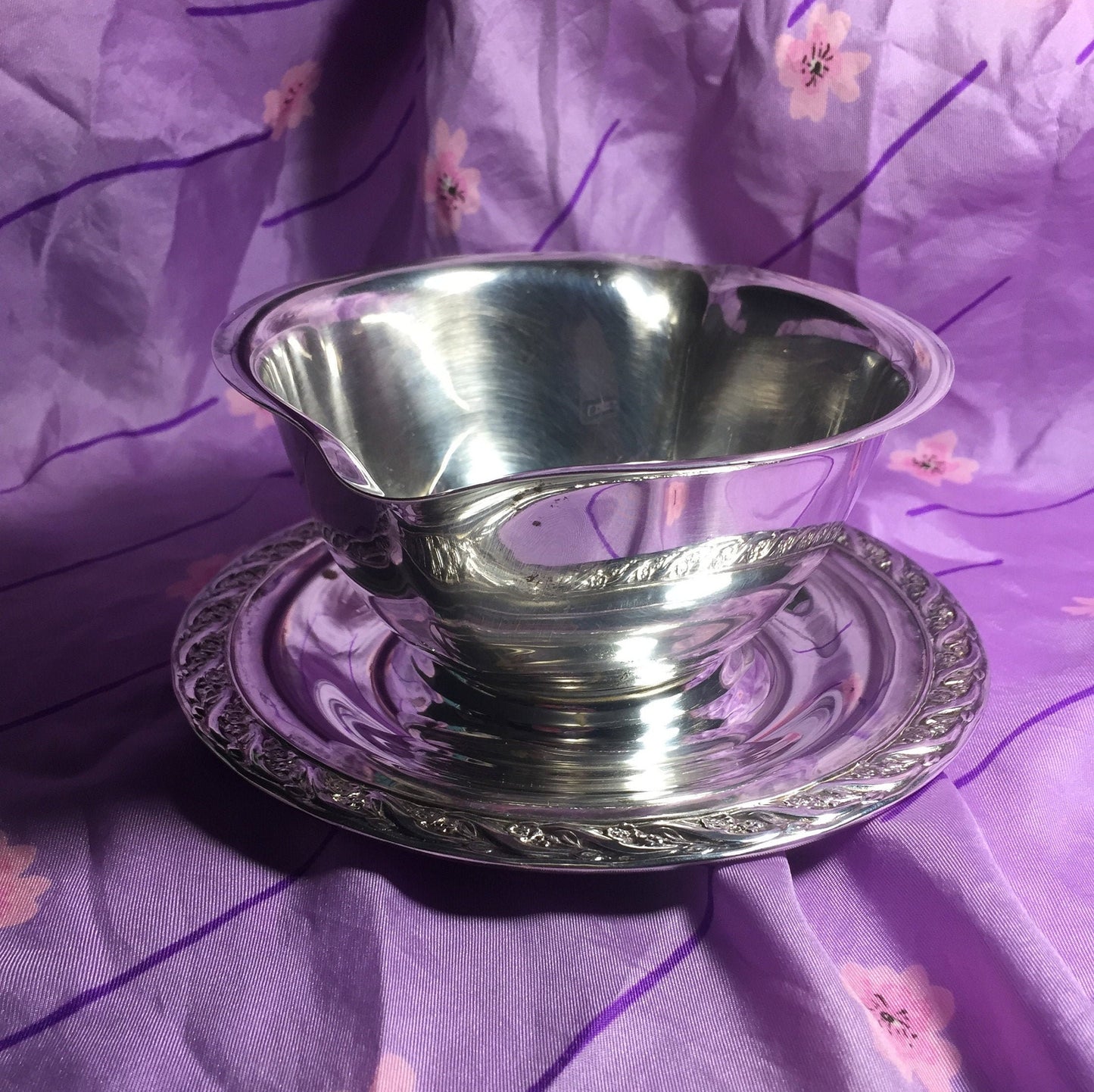 WM Rogers Spring Flower Silver plate Gravy Boat
