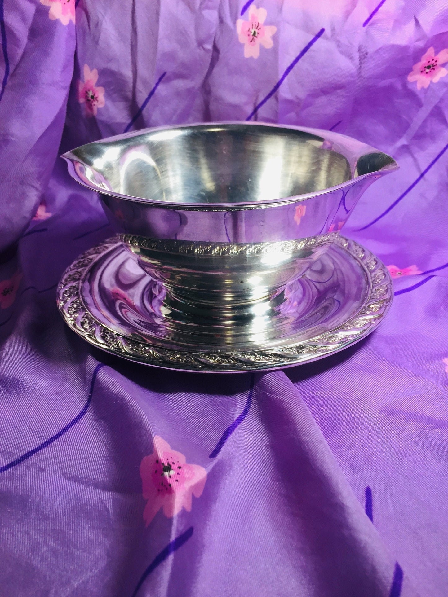 WM Rogers Spring Flower Silver plate Gravy Boat