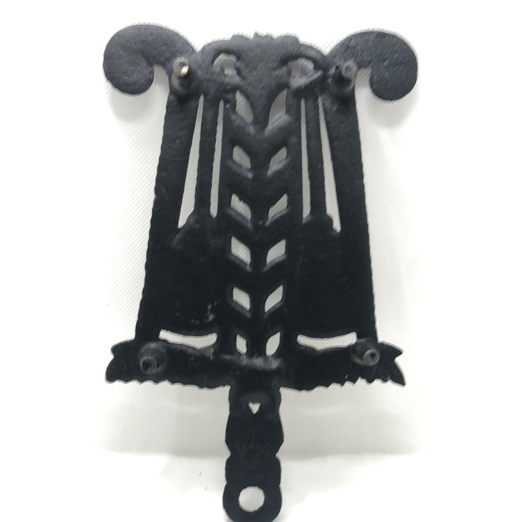 trivet cast iron with handle stamped VM back view
