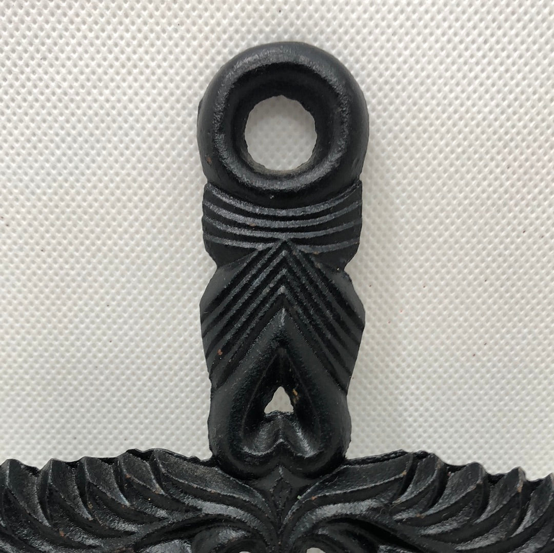 trivet cast iron with handle stamped VM close up